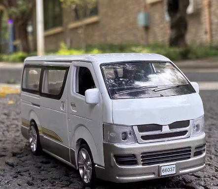 Toyota Hi-Ace 1:32 Alloy Die-Cast Car Model 68037