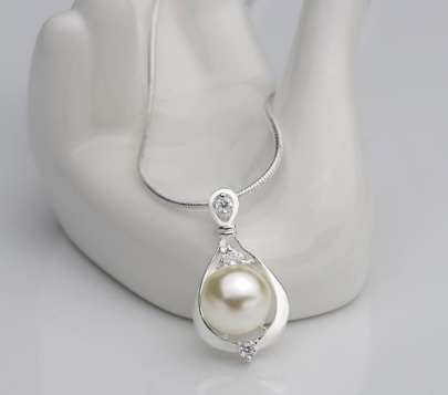 Round Pearl Crystal Rhinestone Drop Pendant Necklace