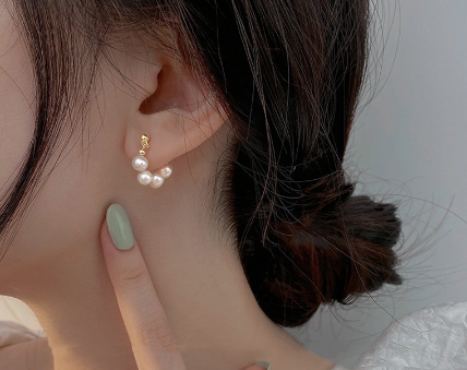 French Retro Short Pearl Earrings Korean Pearl Circle Earrings for Women