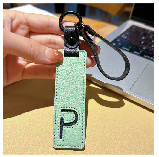 Creative PU Leather Letter Keychains Fashion Colorful Square Alphabet Keyrings Car Key Holder Accessories Bag Ornament Gifts P