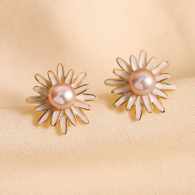 Little Daisy natural freshwater pearl earrings