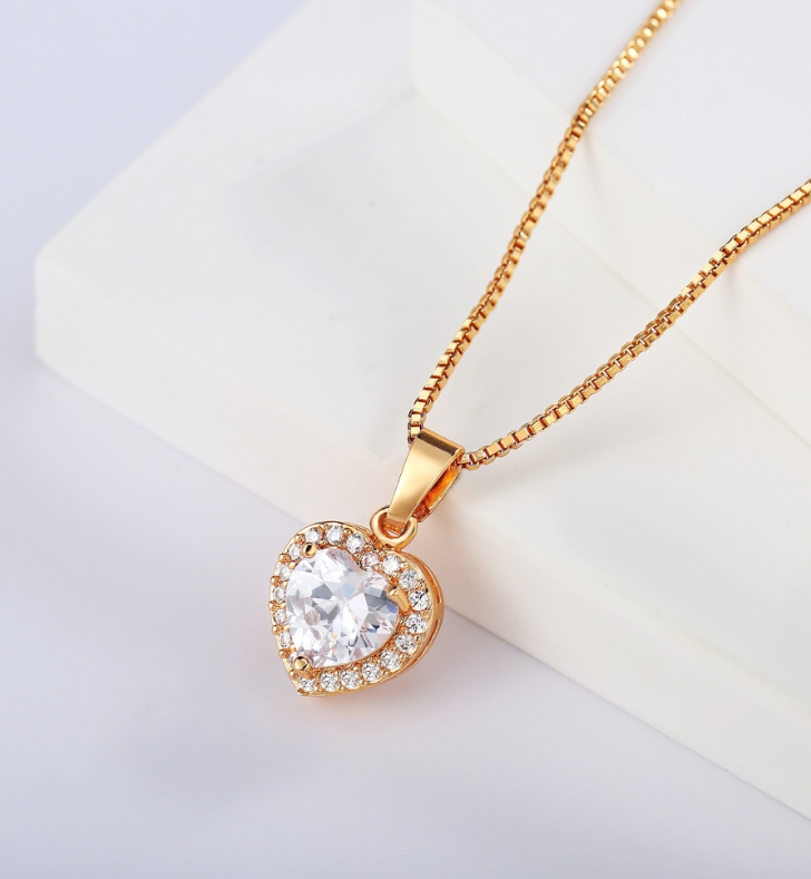 Fine Heart Shaped Pendant Necklace for Women 18K Gold Jewelry Shiny AAA Zircon P010