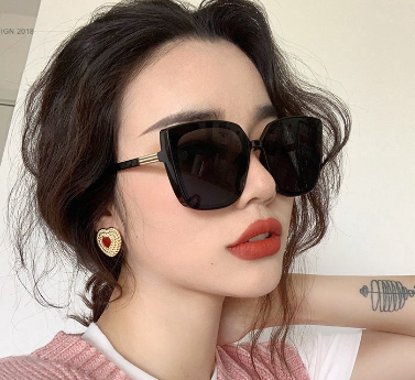 Classic Plastic Woman Sunglasses UV400 Brand Design Retro Fashion Outdoor Sunglasses