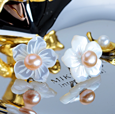 Natural Freshwater Pearl Earrings White Daisy Shell Flower