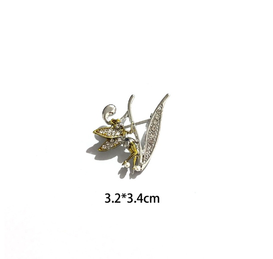 Luxury Crystal Angel Letter Brooch Women Men Rhinestones A To Z Elf Initials Collar Pins Party Gifts Jewelry V
