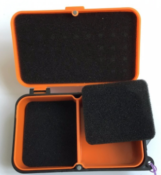 Plastic Earthworm Worm Bait Lure Fly Carp Fishing Tackle Box Accessories 2 Compartments 10x6x3.2cm