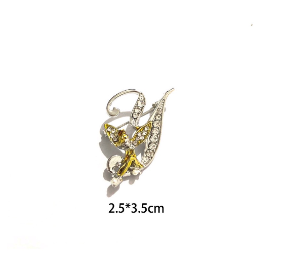 Luxury Crystal Angel Letter Brooch Women Men Rhinestones A To Z Elf Initials Collar Pins Party Gifts Jewelry Y